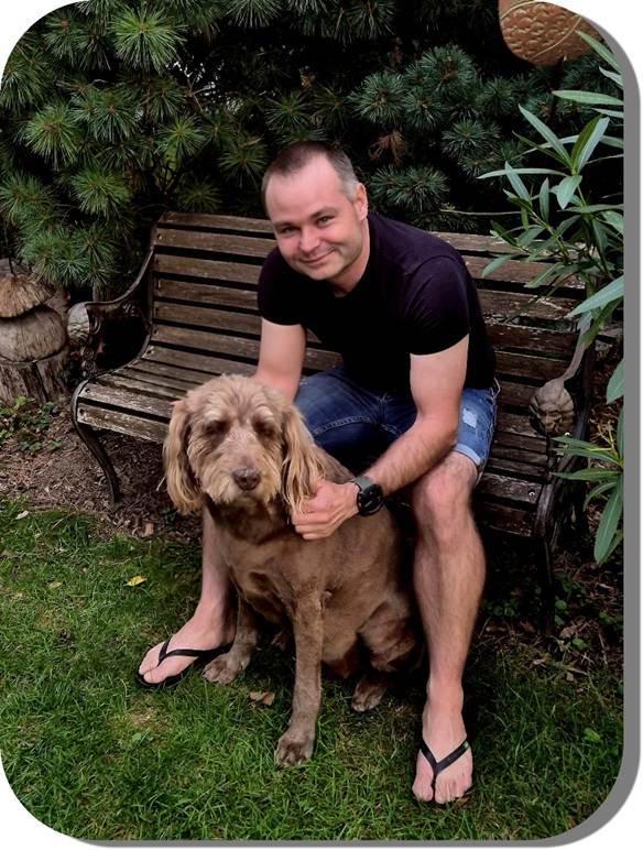 Ein Bild, das Person, Hunderasse, drau&szlig;en, Hund enth&auml;lt.

KI-generierte Inhalte k&ouml;nnen fehlerhaft sein.